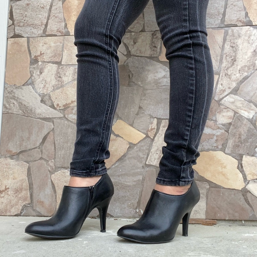Moda Reflex black booties